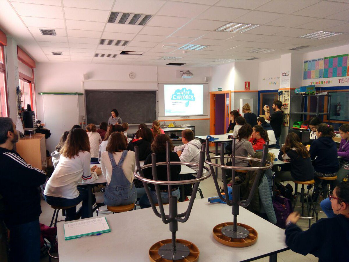 La semana pasada estuvimos en <a href="/iesalfredokraus/">IES ALFREDO KRAUS</a> descubriendo el agua secreta de los alimentos que comemos. ¿Sabías que para producir una hamburguesa se necesitan 2.400 litros de #agua?