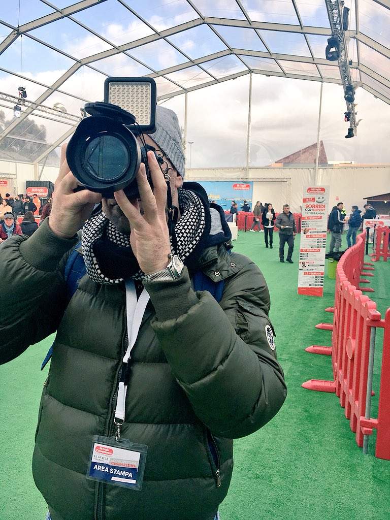 soc_rep's tweet photo. Vi è mai capitato di vedere tanti #reporters in un solo posto? Con #reporterdimondo di @mondoconv stiamo avendo l'opportunità di conoscere tantissimi talenti! #sorridicongusto #diventareporter https://t.co/PO5G7P2rsL