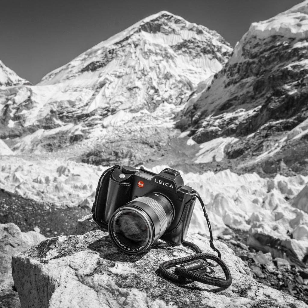leica_camera's tweet photo. Leica photographer Cira Crowell loved the compact combination of the #LeicaSL with the new 75mm APO-Summicron-SL lens when she climbed mountains in Nepal. Discover more possibilities of the Leica SL system: https://t.co/ccPomk1okZ
#FastDirectMirrorless https://t.co/8mKurPxqJl
