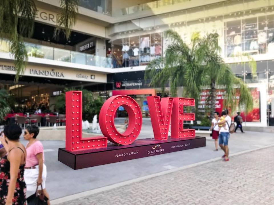 iMexicoRE's tweet photo. En Playa del Carmen, festejamos el amor todos los días...
#Viajeros #iMexico #RealEstate #VacationRentals 
In Playa del Carmen, we celebrate love everyday... https://t.co/yJbSKdLNXn
