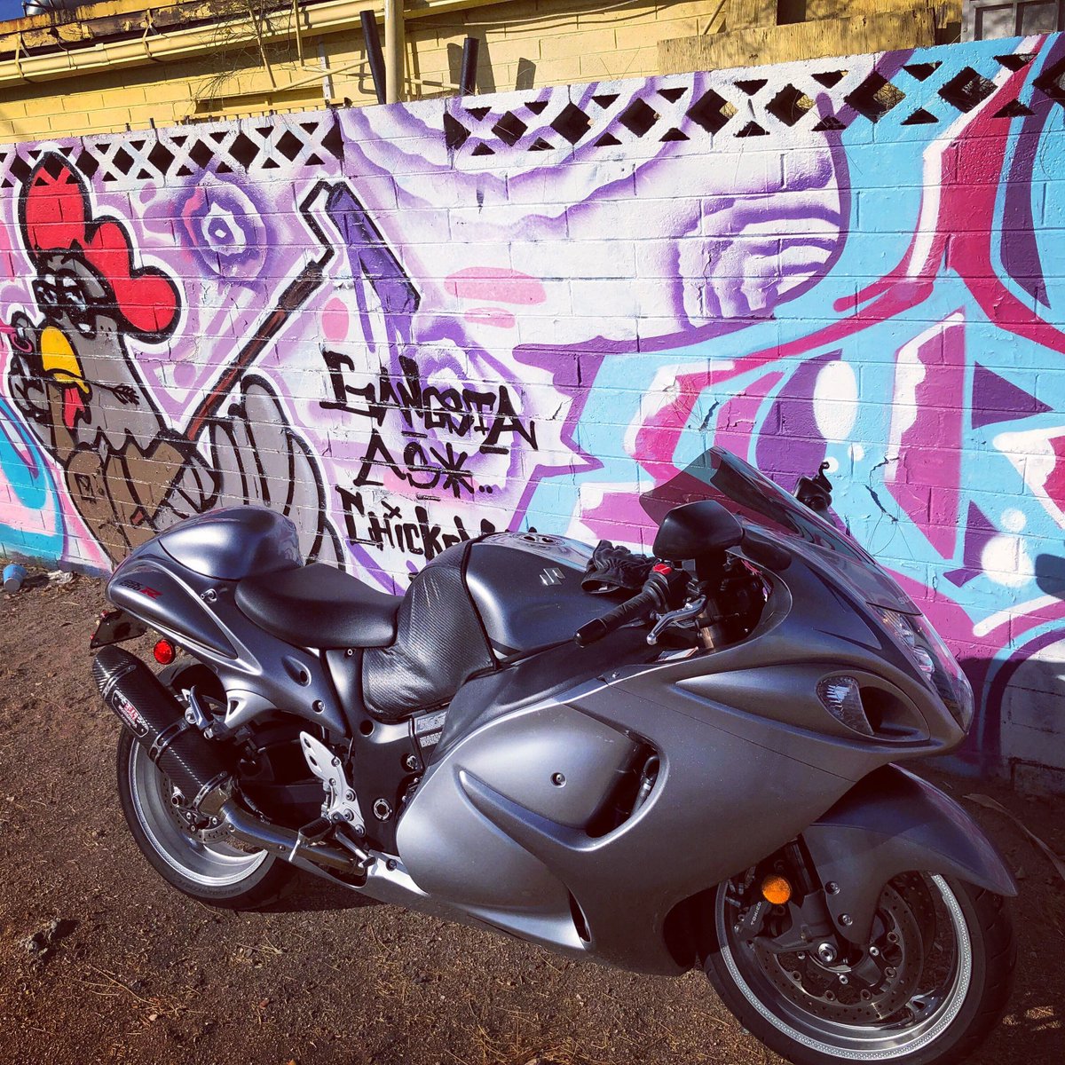 602_busa's tweet photo. New #vlog is up on my #YouTube. Link is in my #bio
#busahate #602busa #busa #busabro #busabros #busabrosbelike #azgraffiti #teamsuzuki #suzuki #bikelife #realbikes #phoenixaz #phoenix #arizona #azbikelife #wallart https://t.co/2Spw2dQa2S