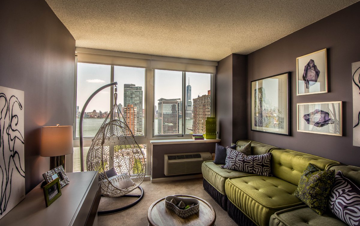 BLVDAptsJC's tweet photo. We can get used to waking up with views like this! #MarbellaM2 #JerseyCity #JCLiving #NYCView https://t.co/DUXdOg59mW