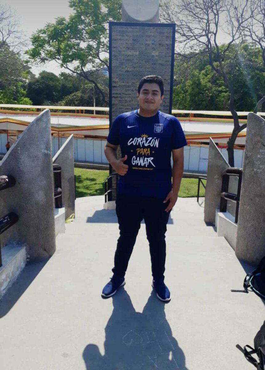 LuisCueto19's tweet photo. @ClubALoficial @ClubSCristal Mi pasión por Alianza Lima nació en aquel clásico del 2004 que fui con mi viejo al templo de matvte, aquella tarde ganamos 1 a 0 con gol de Waldir Sáenz, nos coronamos campeones del apertura, ahí me enamoró totalmente del más grande del Perú. ARRIBA ALIANZA LIMA!!🔵⚪🔵 https://t.co/uoZpv0Eidv