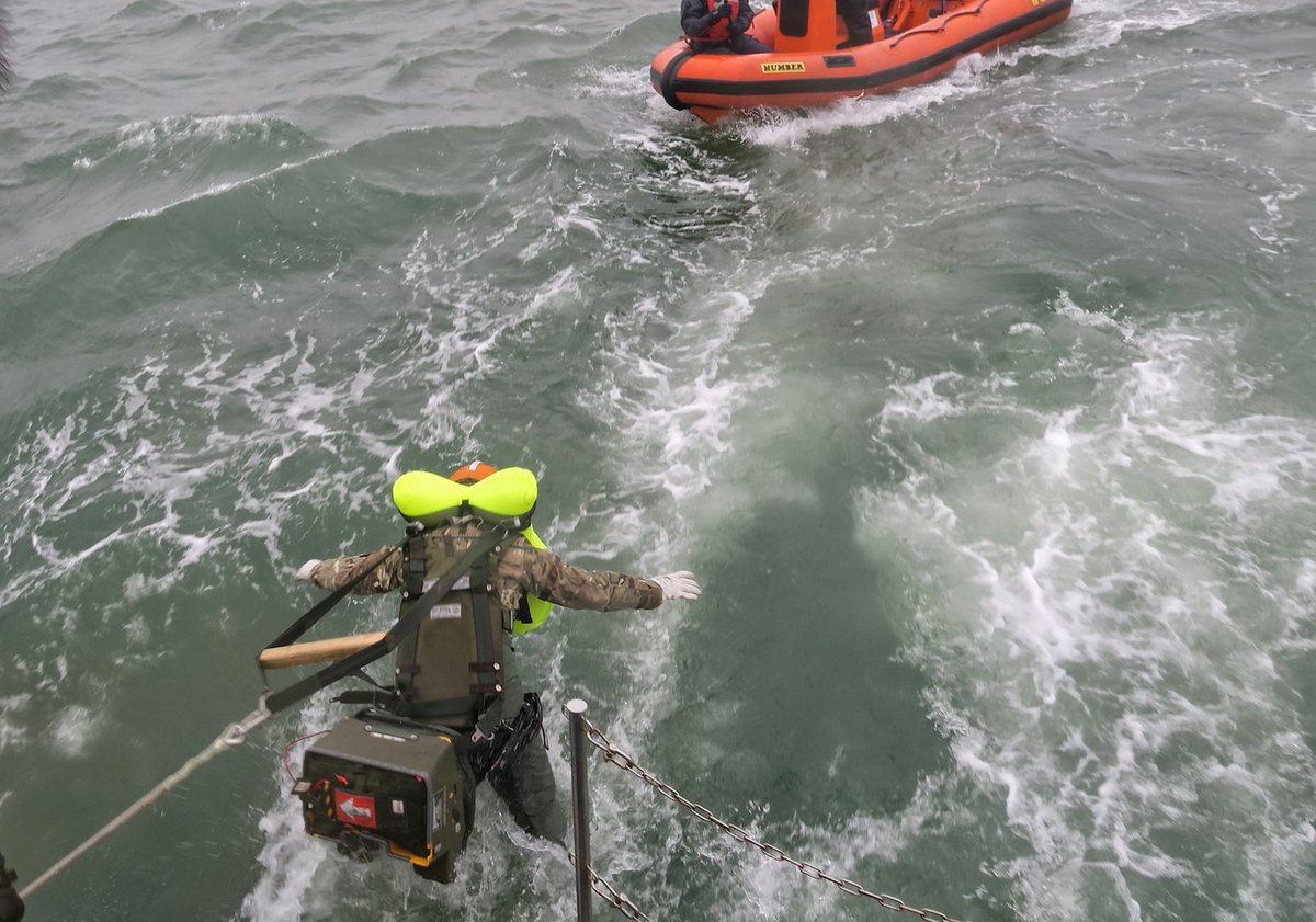 rafredarrows's tweet photo. The 2018 @rafredarrows Circus engineers took to the sea to carry out their Aircrew Maritime Survival Drills with the tutors from DSTO this week. The assessments took place in the pool prior to plunging into the sea at Plymouth. https://t.co/Z6hOJDrqlk