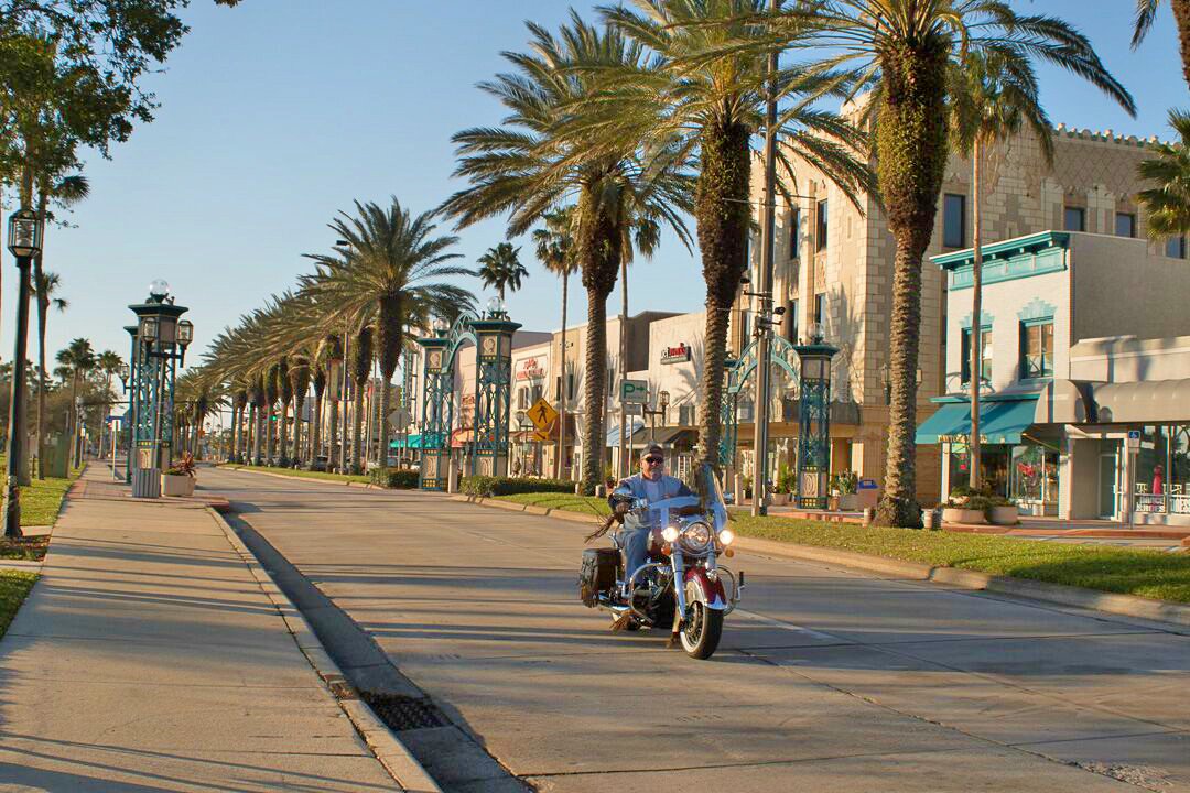 Blue skies and palm trees can only mean one thing: Daytona Bike Week! Who’s ready for DBW 2018?? #tbt #throwbackthursday #daytonabikeweek #rinehartracing #ourpipeyourbike #americanmade #harleydavidson