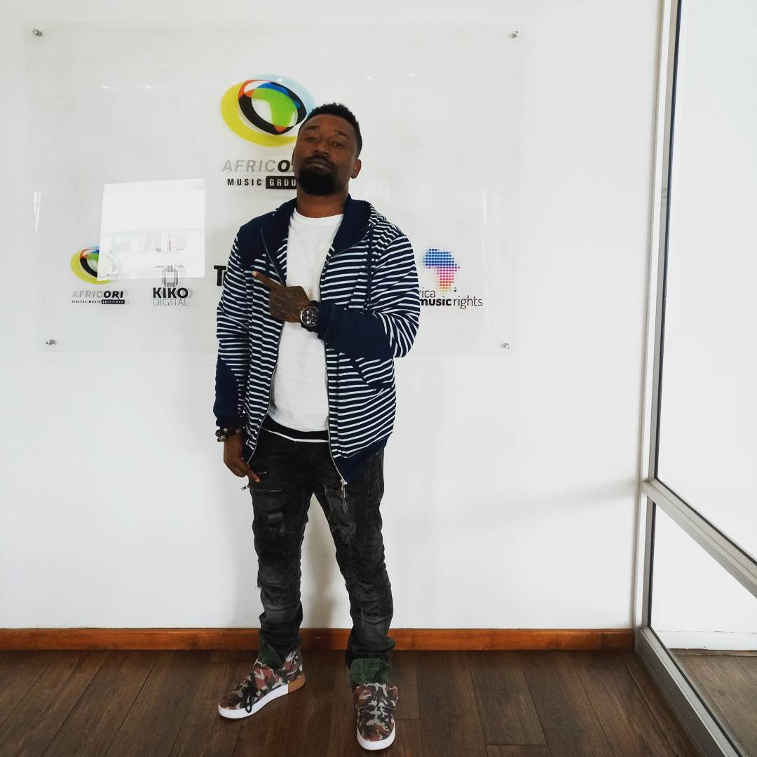 Africori's tweet photo. Ghana 🇬🇭 in the crib 😉📢.
S/O to @QuataBudukusu super chilled 💯 👑
Check out #QuantumLP here
https://t.co/D9VcxhY70g
.
#MusicalFamily https://t.co/YExE2xXYsp