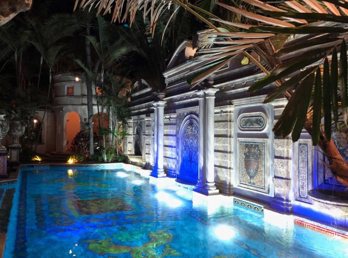 JoyJolise's tweet image. A night in #fantasyisland so #dreamy #Valentines2018 #versacemansion @CasaCasuarina @JimBowdenGM @ACSFXBR