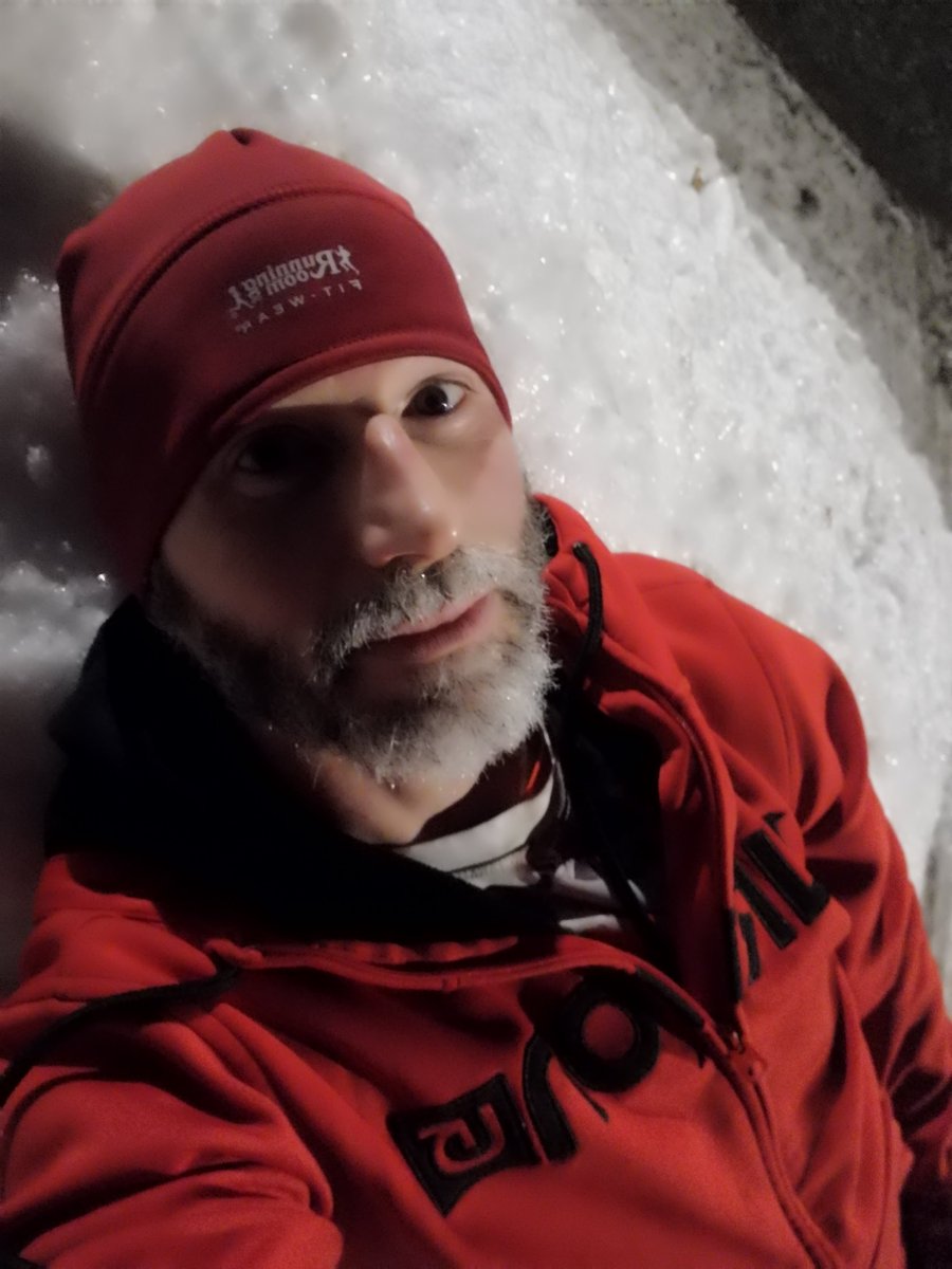 dieselRuns's tweet photo. Been a while but time to get the strength back into the training. Off to @EliteTF where the resistance bands were out in full and the wife and I enjoyed leaving pools of sweat on the floor for #valentines day. Run home after with gym bricked legs. #nuunlove #runstrong #goRarebits https://t.co/cO5Ikaq80b