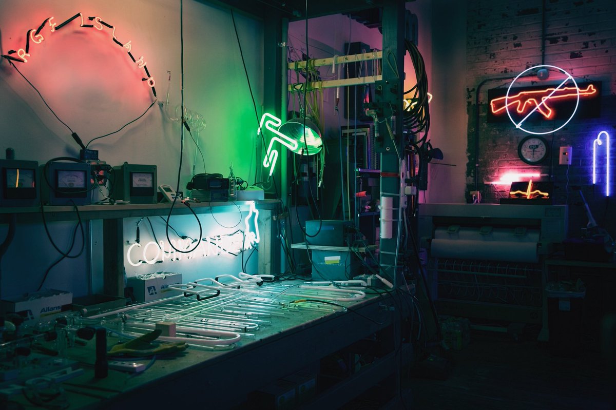 ceddens's tweet photo. #worklife #randomneon https://t.co/TgfJ8EKZFP