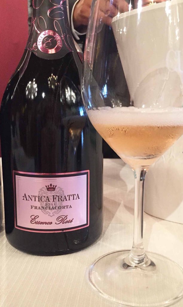 Guests @VOLT_AGGIO @POWERPLANTLIVE tonight are in for a big welcoming treat @anticafratta vintage rose 🥂#franciacorta #roseallday #Valentines2018 @BryanVoltaggio Find @ravenbeer too.