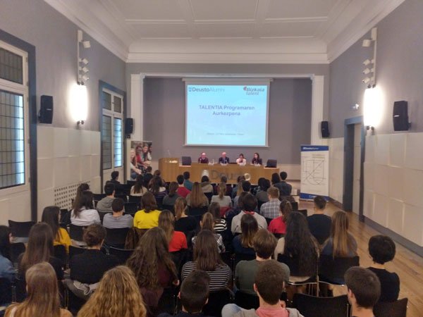 DeustoAlumni's tweet photo. Da comienzo la 9ª edición del Programa #Talentia presentado por #BizkaiaTalent @bebasquetalent @Bizkaia y #DeustoAlumni en @deusto. Zorionak a las personas seleccionadas para participar! #TalentoARaudales https://t.co/YqbdhyRne0