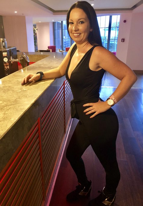 Noch ein Cocktail dann geht&rsquo;s schon zum Abendessen 🍹💋 https://t.co/kWrINkFCE9<a href="/tag/model"class="tags"><span>#model</span></a><a href="/tag/fitness"class="tags"><span>#fitness</span></a><a href="/tag/sweet"class="tags"><span>#sweet</span></a><a href="/tag/workout"class="tags"><span>#workout</span></a><a href="/tag/body"class="tags"><span>#body</span></a><a href="/tag/fit"class="tags"><span>#fit</span></a><a href="/tag/hot"class="tags"><span>#hot</span></a>