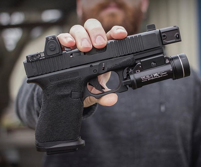 TexasBlackRifle's tweet photo. Always always carry.
・・・
#tbrci #glock #stubbycomp #Compensator #AmericanManufacturing #InnovatorsNotImitators #MicroComp #MadeByGunGuys #Comp #GlockComp #G19 #TexasMade #America #Gun #Guns #Compensator #Gunchannels #EDC #everydaycarry #dailycarry #g… https://t.co/Xr7broCIdg https://t.co/b66WLPtT3B