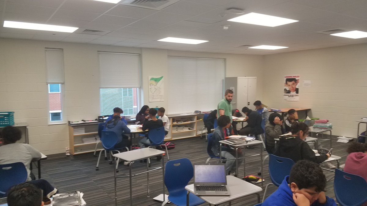 River_Bend_MS's tweet photo. Awesome stations in 7th grade ELA.  Excellent opportunity for students to get practice, help, and time to #read https://t.co/SRxqZUdtRQ