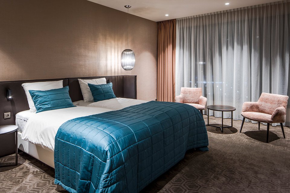 VEEL MEER DAN EEN HOTEL

Ruime kamers en stijlvolle suites. Valk Exclusief hotel Enschede biedt je als gast luxe faciliteiten waar je uitgebreid van mag komen genieten. 

Bekijk nu alle mogelijkheden en geniet gelijk van de nieuwe site van hotel Enschede. va.lk/YONkr