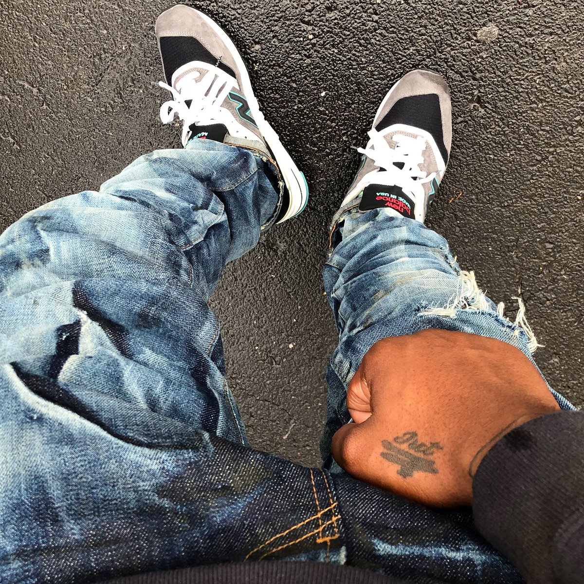 JutWay's tweet photo. Todayโs Style
#Jut #JutWay #StyledByMe #BlackMenWithStyle #MenWithStyle #GrailFits #BestFitsDaily #OutFitShot #UrbanFashion #IntroFashion #BestStreetOutFit #ItsAboutDetail #RateTheFit #FitRotation #FitsOnPoint #MensStyle #Model #OutFitSociety #TrillestOutFit #FashionModel https://t.co/zQohV0LsNO