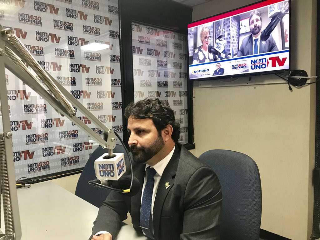 ChePerez51's tweet photo. En entrevista con Carmen Jovet por @NotiUno hablando sobre legislación que presenté para establecer término de 45 días para que aseguradoras cumplan con reclamaciones y para que por ley, el Comisionado publique los nombres de las compañías que sean multadas. #PC1449 https://t.co/K1dn5Beu86