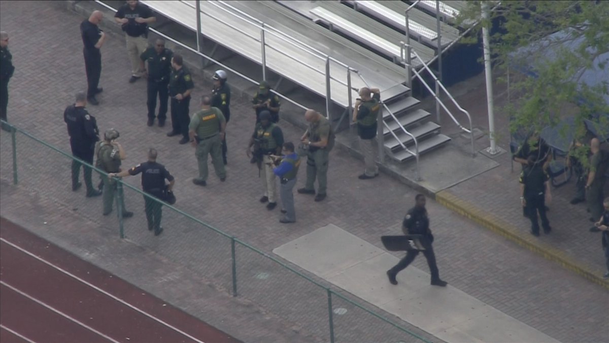 #UPDATE All-Clear given at North Broward Prep after reports of shots fired bit.ly/2GcHzlh?utm_so… https://t.co/DGCN8P6Qyw