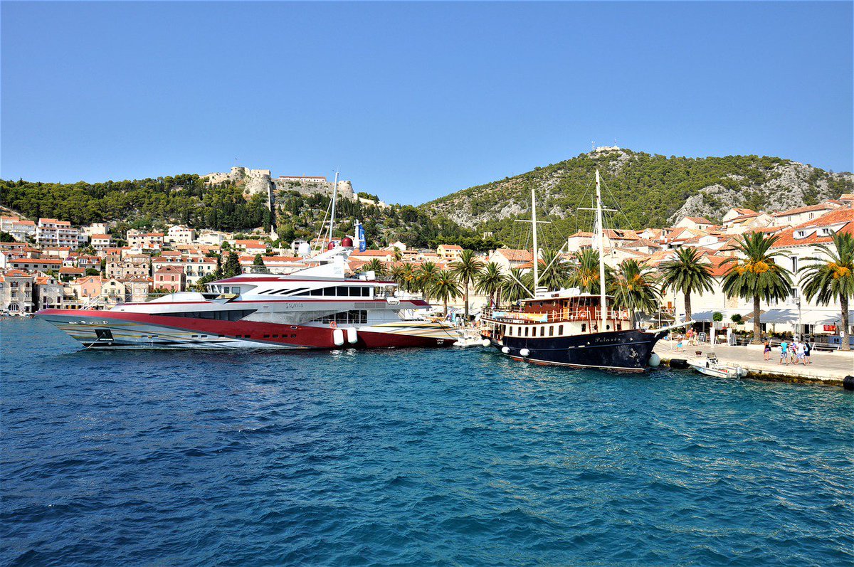 kroatien_liebe's tweet photo. #Hvar hat es bei #EuropeanBestDestination2018 auf Platz 4 geschafft! #Kroatien #Reisen #CroatiaFullOfLife https://t.co/vAhLF4CSdn https://t.co/89nU8A6Bmz