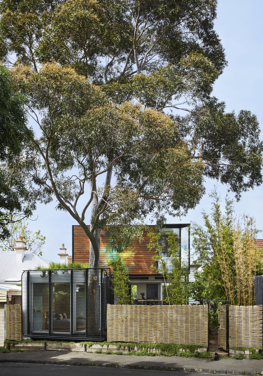 adesignw's tweet photo. With #mural on its #timber facade by #artist Seb Humphey's #order55, #rooftop #garden by @Fytogreen_Aust, -'Kiah House' designed by #architects @AndrewMaynard in North Fitzroy, #Melbourne , #Australia is a light and airy home with strong positive vibes !🏡
https://t.co/gUjGdD9DNj https://t.co/nBSLe0FBMX