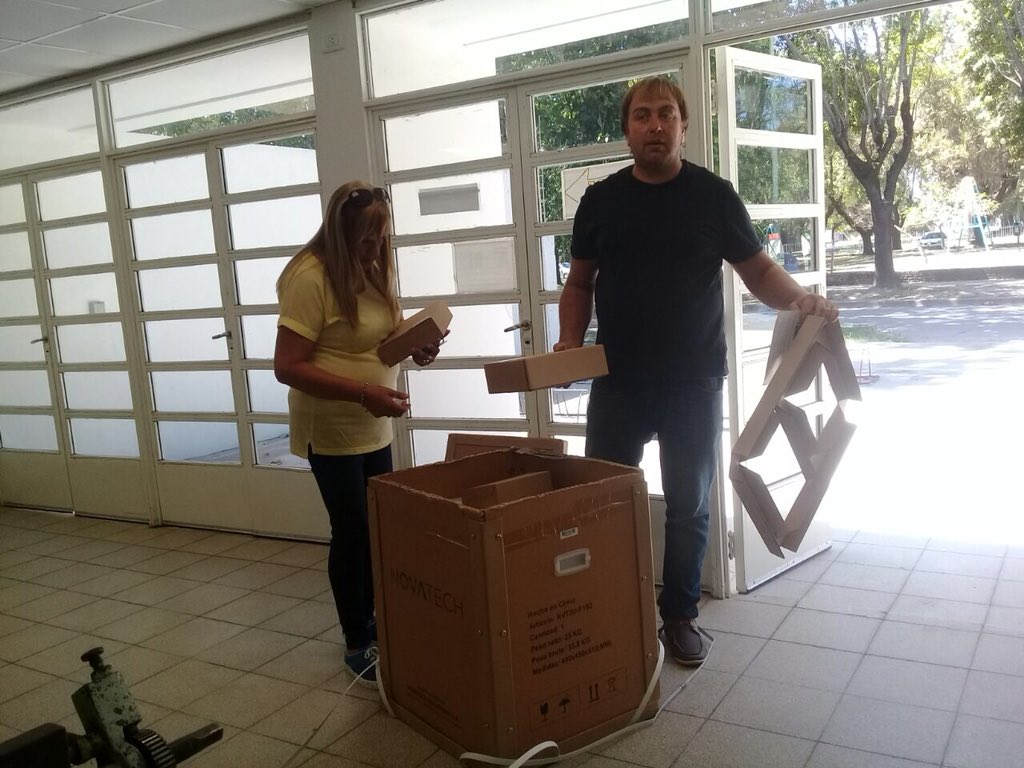 EdTecnicaBA's tweet photo. #TÉCNICA🙌🏼 seguimos entregando Impresoras 3D para equipar las escuelas. Hoy llegaron a la R10 la EEST N•1 de #Suipacha recibió la suya @DPETPba @copretBAok @gfalvarez https://t.co/K56GVTNNRA
