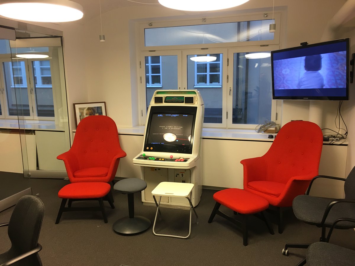 CoverArtFactory's tweet photo. New year. New office! #graphicdesign #webdesigner #work https://t.co/gAWKw0A0HU