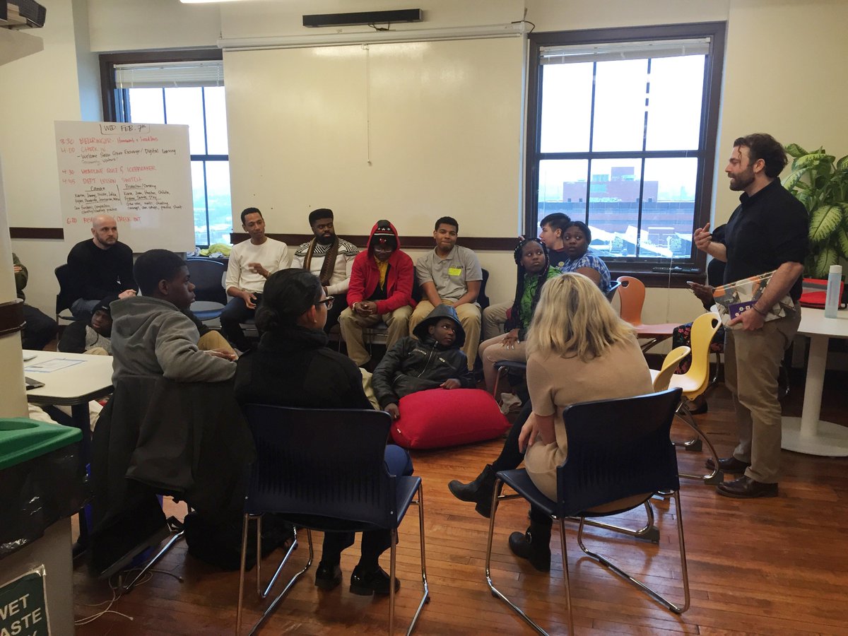 FreeSpiritChi's tweet photo. #TBT to our lovely visitors last week from the @scefdn #DigitalLearningChallenge. We loved learning from each other's experiences and building on ideas surrounding #youthfocused digital innovation!

(Photo from @nyuniversity visitors chatting with the @fsmnewstweets West crew) https://t.co/3pzZ4wRBLW