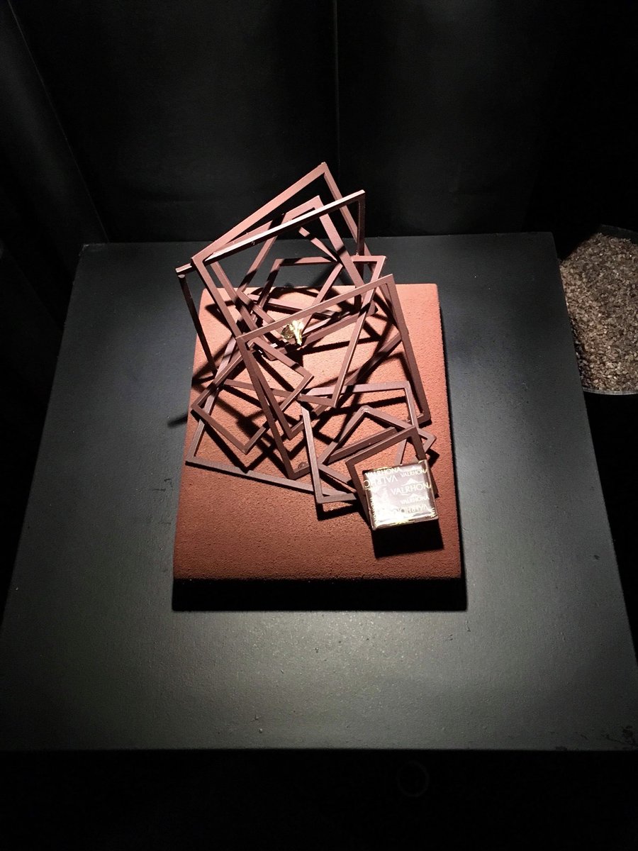 valrhonauk's tweet photo. Splendid Main de Maîtres #chocolate exhibition in the Motcomb room @TheBerkeley https://t.co/SmkORPwkrm