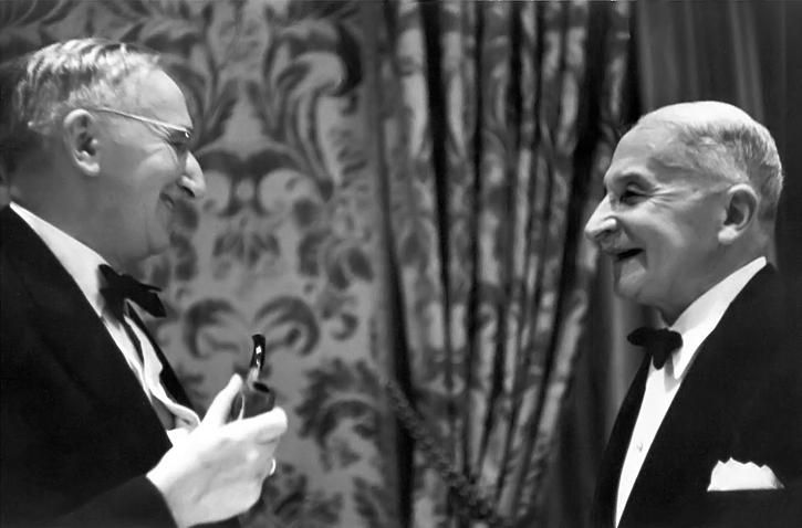 ¿Sabías que con el libro “El Socialismo” Ludwig von Mises alejó a F.A. Hayek del socialismo, quién en esa época empatizaba con esas ideas? En ese libro Mises explica el argumento de la imposibilidad del cálculo en una sociedad socialista. #MisesyHayek #liberalismo