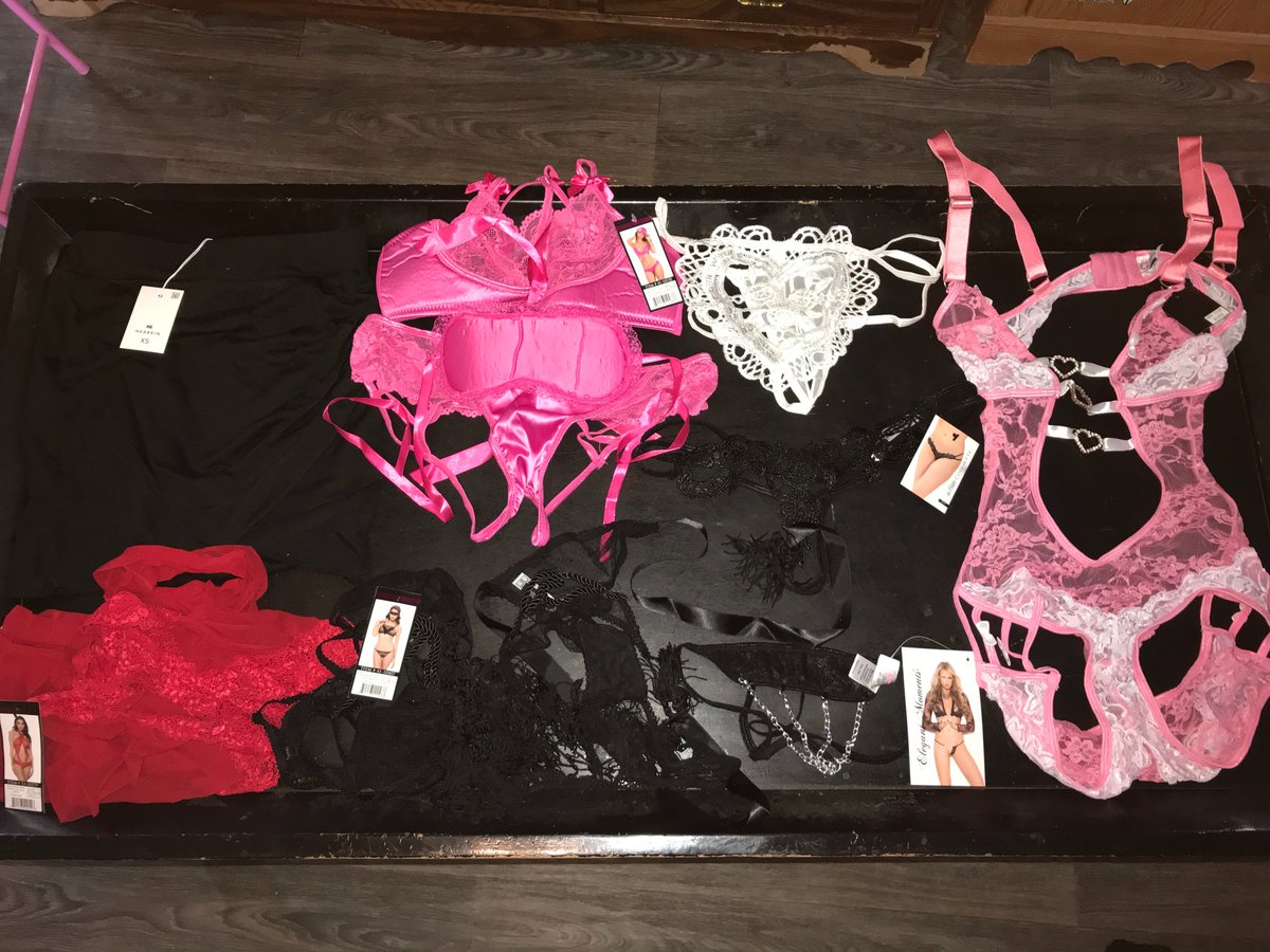 HazeyyG's tweet photo. I want to give a huge shout out to my Fans/Friends! They are the best and really made me feel special yesterday and everyday! Thanks for all the gifts <3 #weblove #Valentines2018 #fanfavorite #bestfriends #spoiled #princess https://t.co/O465KJogCJ