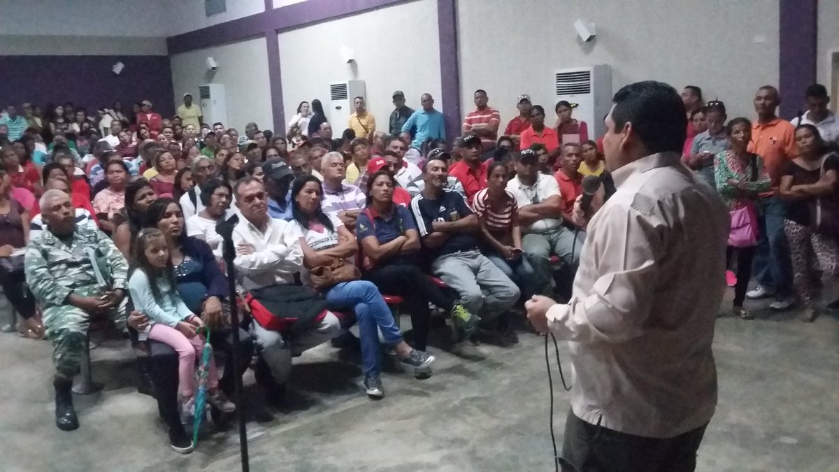 AncBaralt's tweet photo. Somos hijos de Bolívar y Chavez, somos pueblo aguerrido y este 22 de Abril defenderemos nuestra independencia y soberanía llevando nuevamente a nuestro Camarada @NicolasMaduro a la presidencia de la República. https://t.co/BHZsPEw7QD