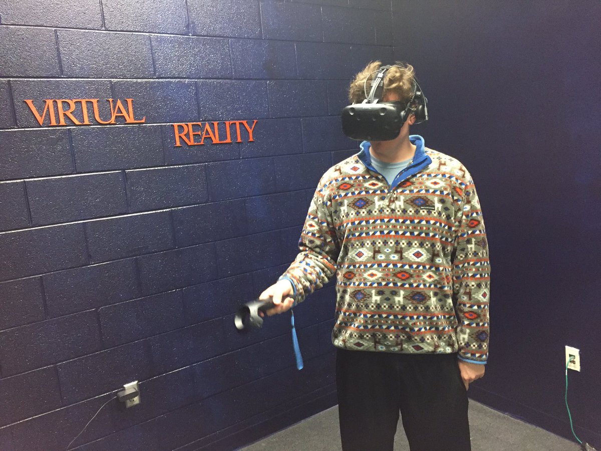 wcsIHSsp's tweet photo. Spending some time in Architecture and Engineering Design 3 walking through student design houses using virtual reality. #vriscool https://t.co/MdIQTVEEJy