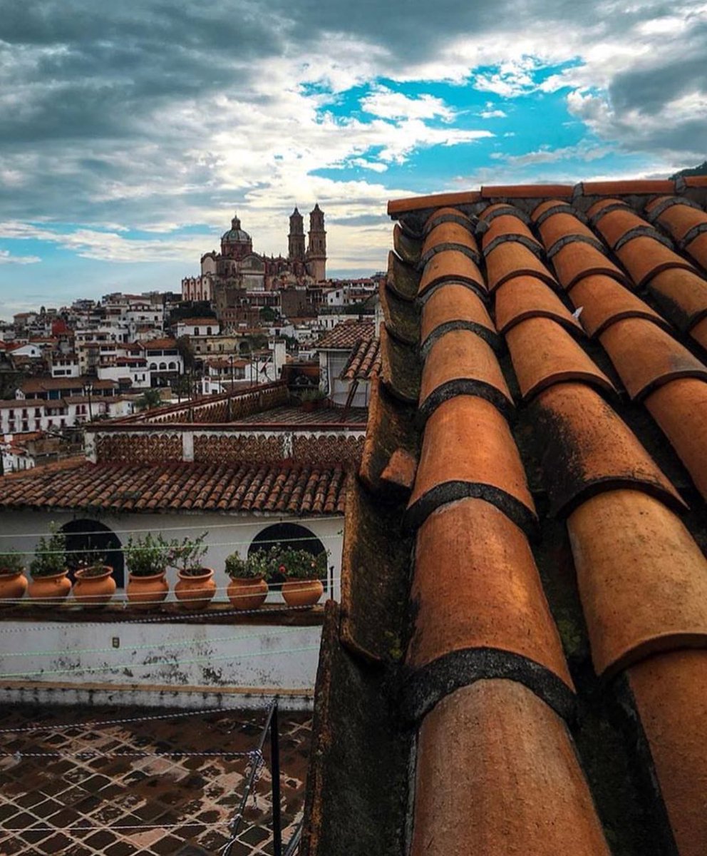 VisitTaxco's tweet photo. Buenos días #Taxco... hoy estamos más cerca de las nubes que parece que podemos tocarlas, parte del indescriptible encanto de este mágico lugar.

#FelizJueves https://t.co/6Qak0QNZs2
