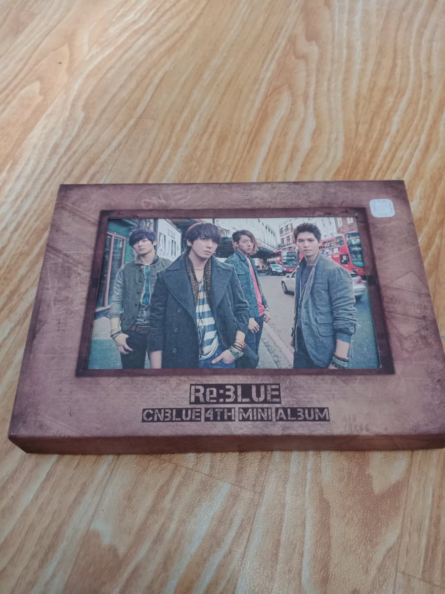 eirien1402's tweet photo. Jual murah CD CNBLUE.Kondisi 90% masih bagus.Koleksi pribadi.#cnblue #ReBlue #boice #boiceindonesia #kpop #album https://t.co/7tLrqXb2M9