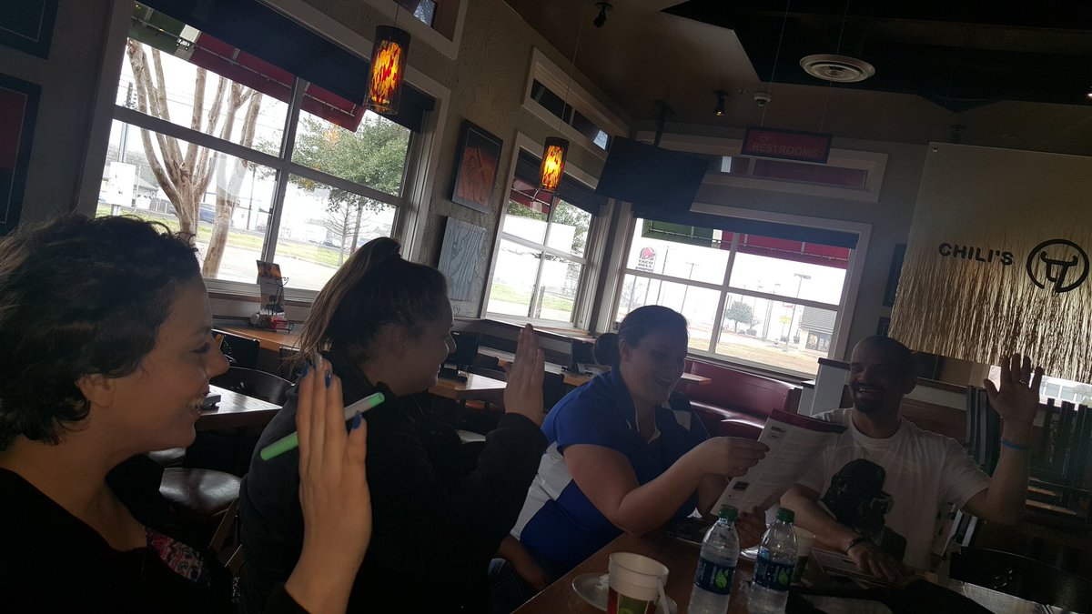 Denila39896883's tweet image. @Chilis, swearing in #trainertraining, #chilislove ❤