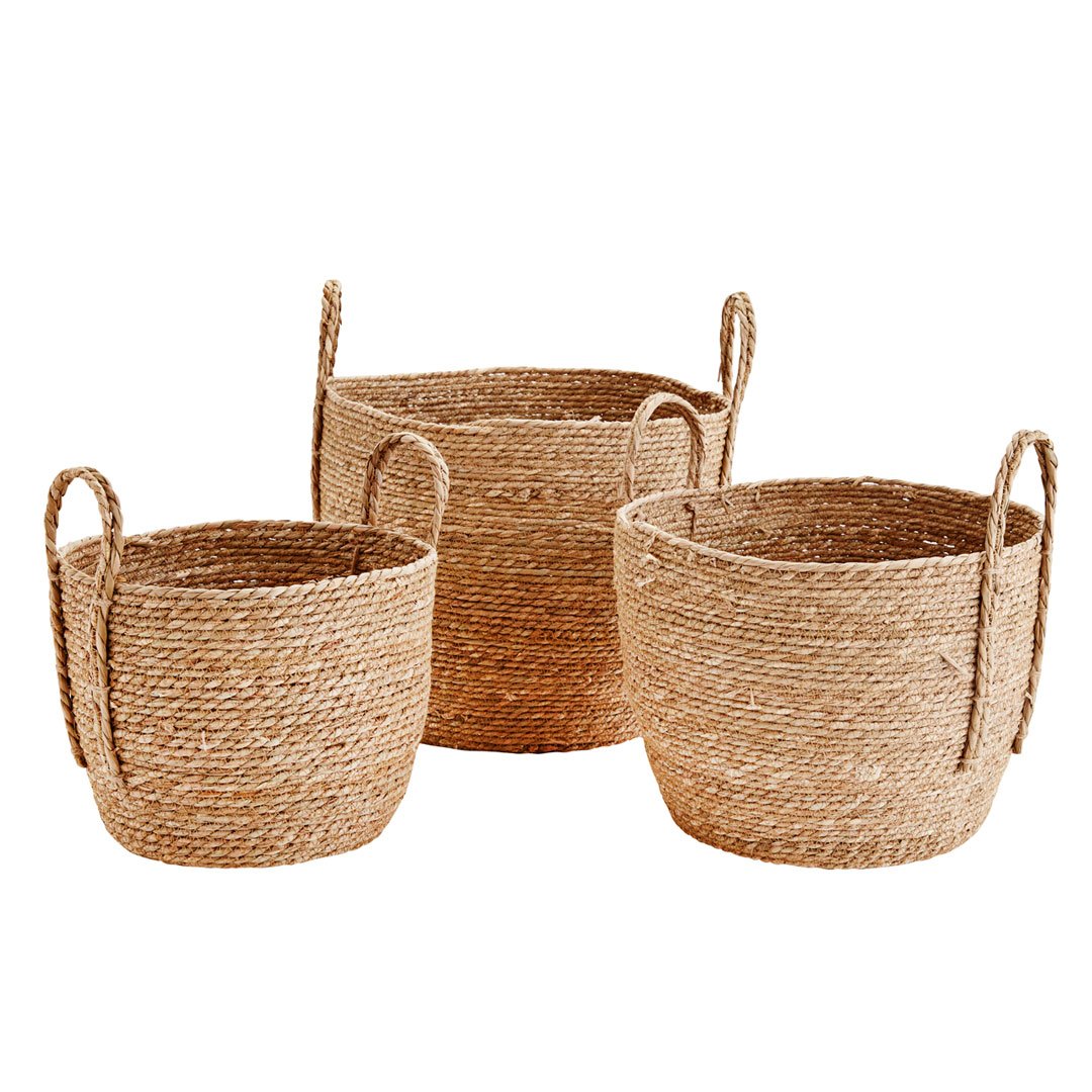 Podéis ver las novedades que nos están llegando en nuestra e-shop como este set de tres cestas #merakistudiomadrid #madrid #interiorismo #decoracion