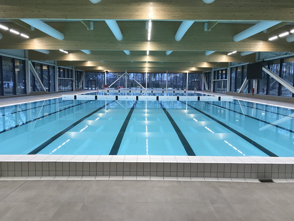 stijndaniels's tweet photo. Vlak voor ingebruikname van het overkapte buitenbad van het #Twentebad door de zwemvereniging! #DuraVermeer #VanDorp #Hengelo https://t.co/Nnbrz04aks