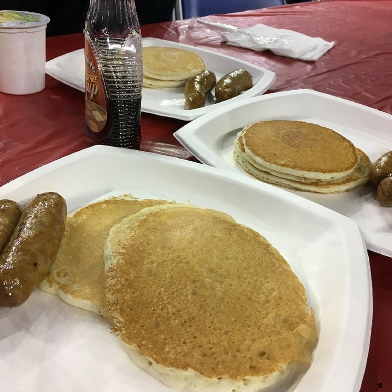 ApexEngGroup's tweet photo. #TBT to the @FargoKiwanis Pankake Karnival last Saturday! #DidYouKnow the Pankake Karnival serves approximately 30,000 pancakes in one day? Apex was pleased to support this great event! #FlipForKids https://t.co/rBqm48snHr