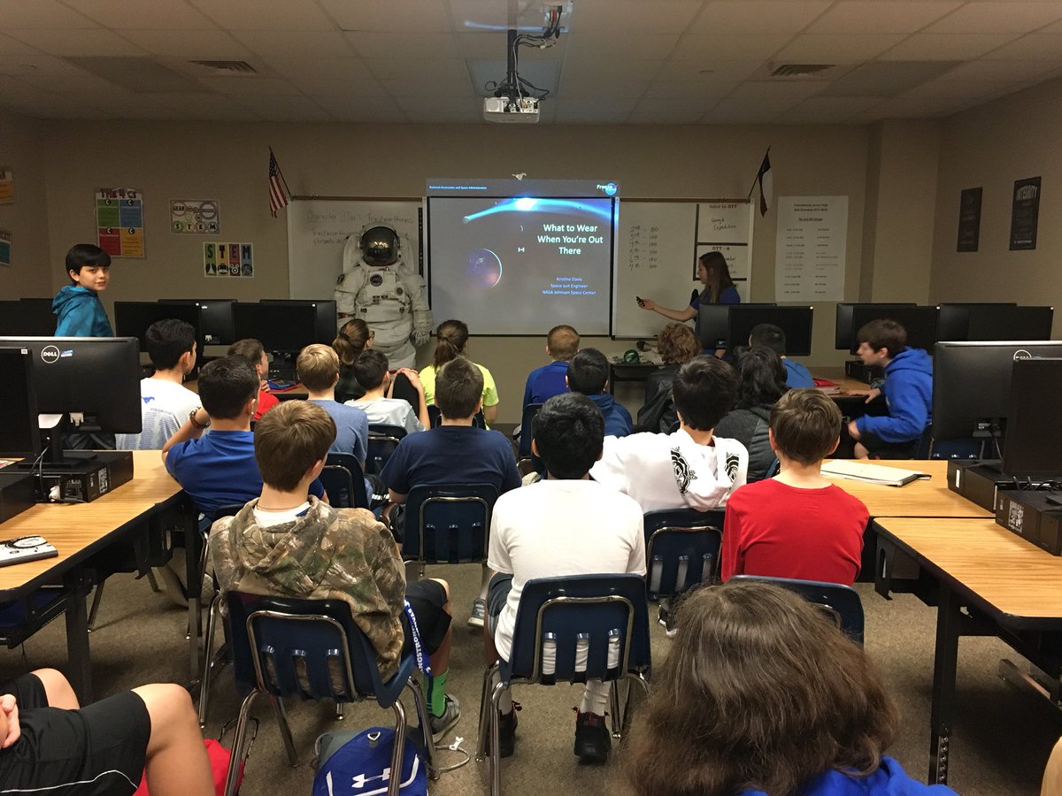 fjhpltw's tweet photo. Kris Davis from NASA is telling us all about the spacesuit!! https://t.co/kVxguf2til