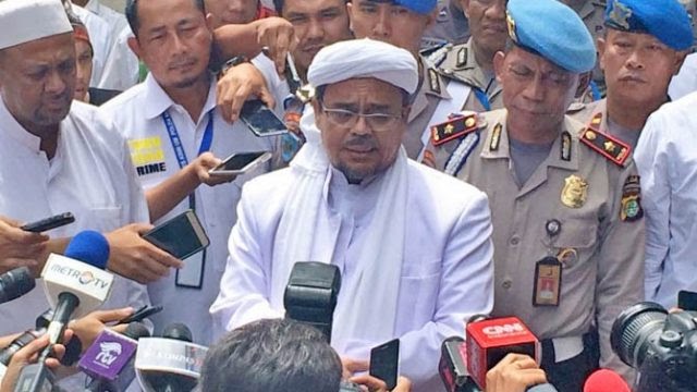 Rizieq Shihab Akan Segera Pulang, Pesan KH Ma'ruf untuk Rizieq ini Sangat Menohok dlvr.it/QGV1FM