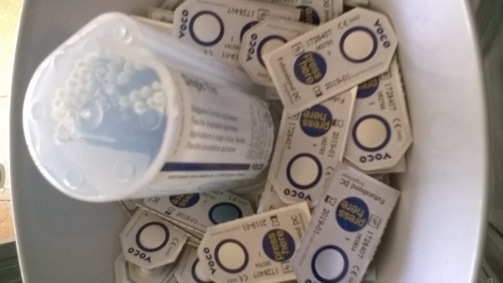 DepodelaEsquina's tweet photo. #SiguiendoLaCajita #Innovacion Adhesivo c/grabador #FuturabondDC Single Dose #VOCO. @DepodelaEsquina #JoinTheBox https://t.co/VsIYKEmb8T