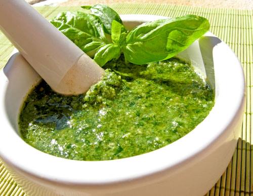 RegLiguria's tweet photo. "LA SETTIMANA DEL PESTO" PER IL PESTO PATRIMONIO UNESCO
Dal 12 al 18 marzo "La settimana del pesto" a Genova e in tutta la Liguria: menù a tema, “pestate” collettive, flash mob gastronomici e il clou del Campionato Mondiale del Pesto al Mortaio

INFO ->https://t.co/Qw9zVKJhij https://t.co/ZBbX3PiHqm