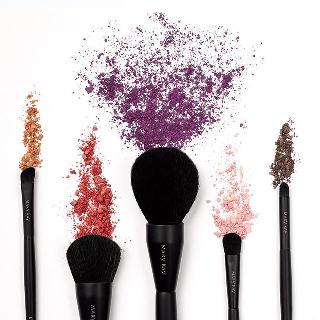 KimilyJohnson's tweet photo. Super excited about this not-your-ordinary makeup brush collection. Feather-soft. Smart shape design. Easy to use. I’m in LOVE. •
•
#beauty #fashion #shoe #shoeaddict  #makeup #ilovemakeup #cosmetics #skincare #smallbusiness #makeupaddict #skin #skin… https://t.co/N2SSCXvbSr https://t.co/AOTd0XkYy4
