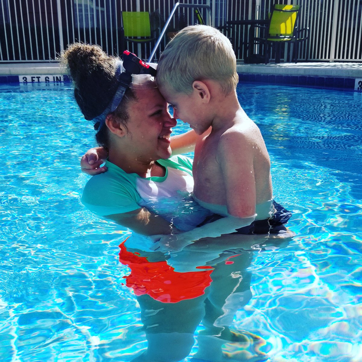 KatieFemia's tweet photo. If you're heading to the Orlando area, @ExtendedStay #LakeBuenaVista is sparkling, family friendly, and affordable! #ad #MyEsa #Florida https://t.co/qdihfjWKot