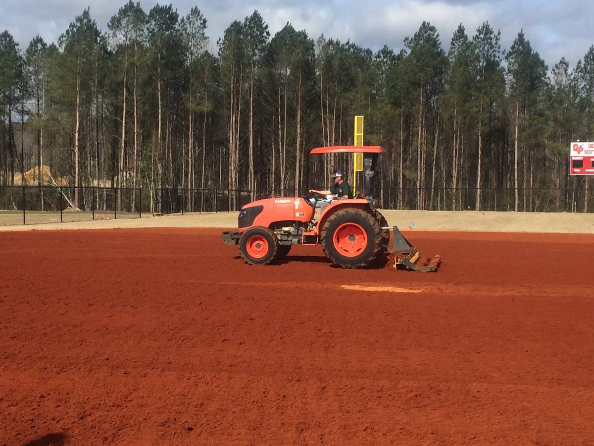 31scurrypegleg's tweet photo. Teaching our newest guy Grant Jarrant a little skin work. He’s a LHS Alumni and Citadel Alumni #coachinghimup #WilsonAssociatesSportsTurf https://t.co/sJRRxuZmgl