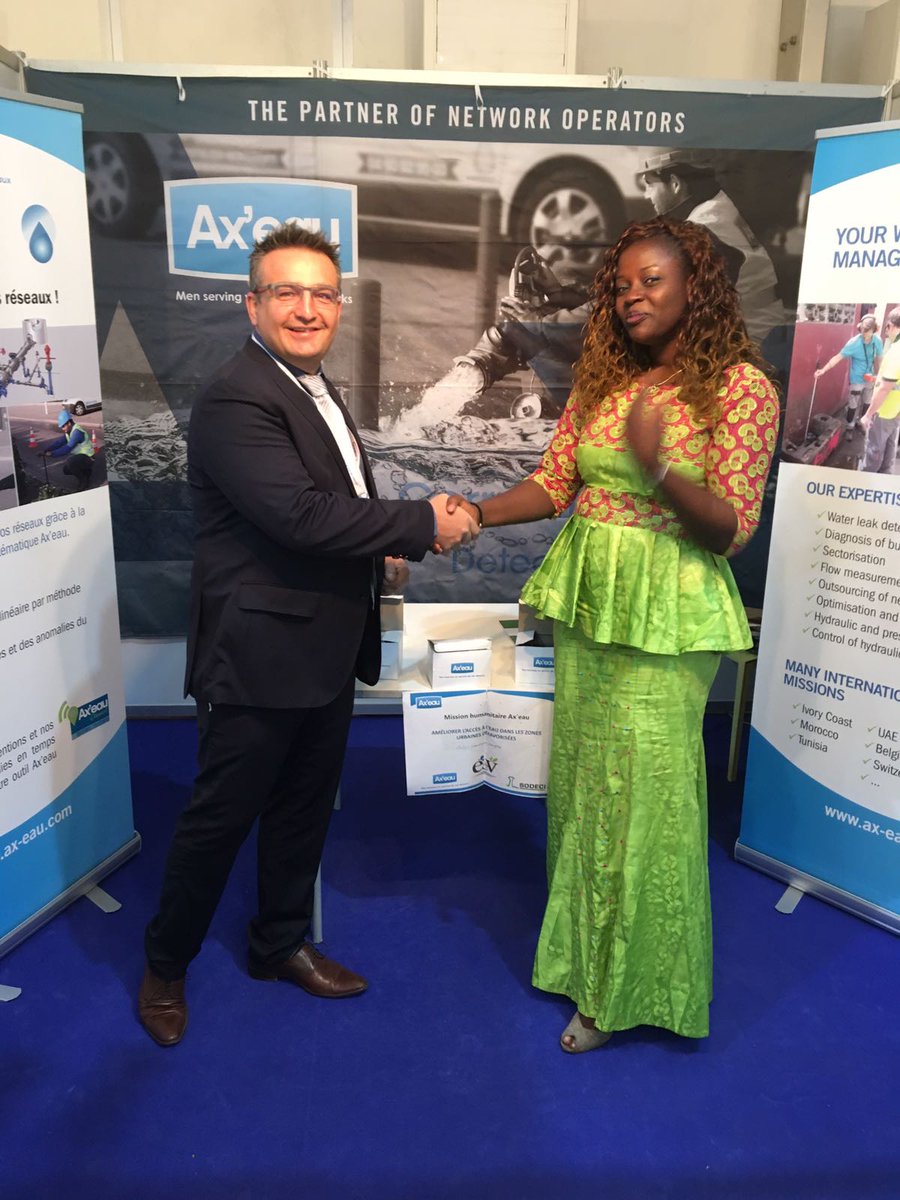 Axeau's tweet photo. Mission humanitaire Ax'eau : 
Nous profitons de notre présence en Afrique pour procéder au tirage au sort des collaborateurs qui partiront en juin en mission humanitaire à Abidjan, avec l'ONG @eau_et_vie 
Tirage réalisé par Mme. Yaoussa Bagayoko

#humanitaire #eau https://t.co/va5BT1IoKY