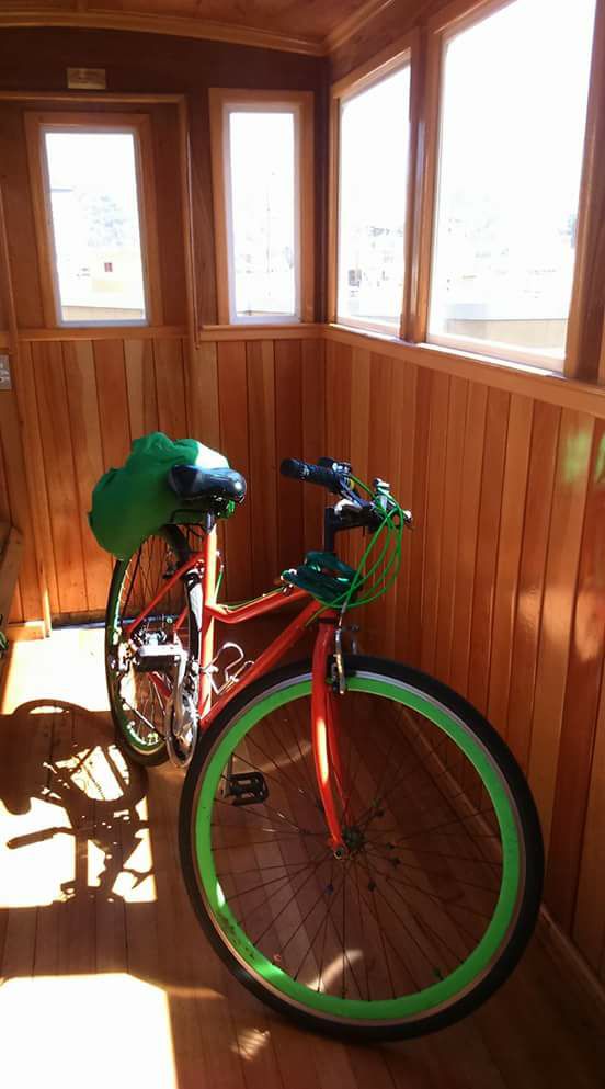 UrbanLabSCL's tweet photo. Piloto #BiciAscensores en #Valparaiso
Usuarios comparten su experiencia a través del Hastag #BiciAscensores #ValpoEnBici Apoyando la #Intermodalidad #Bici y #Ascensor en nuestra ciudad. Piloto: #AscensorBaron https://t.co/Af7ZQQmymg