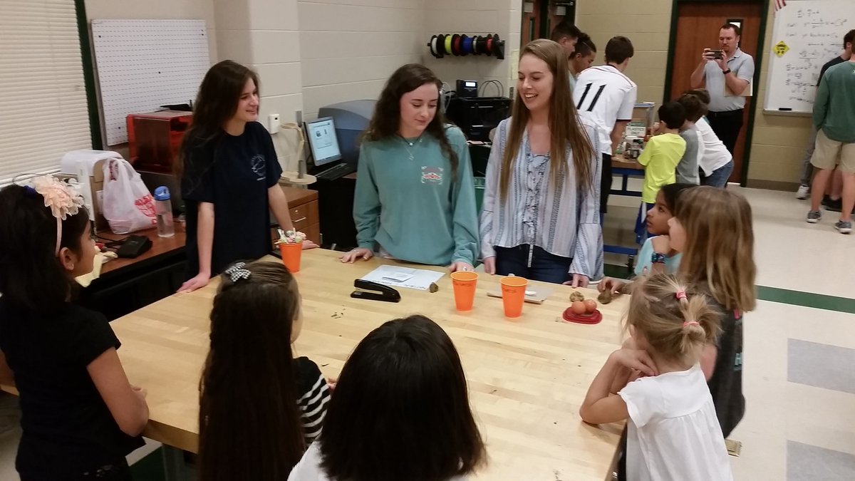 SharonD_2nd's tweet photo. We are learning from Clear Falls students today! #ccisdlearns #ccisdscientists #mosslearns #villagecollaboration https://t.co/iPO0jHBaAf