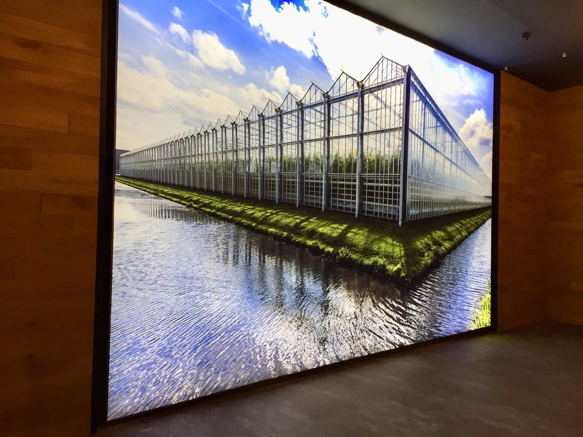 boostreclame's tweet photo. Voor het nieuwe kantoor van @WestlandAdvies in ‘s-Gravenzande de aluminium frames mogen maken. Het frame met textieldoek van de kas is voorzien van LED verlichting! https://t.co/SgVrfLMSwd