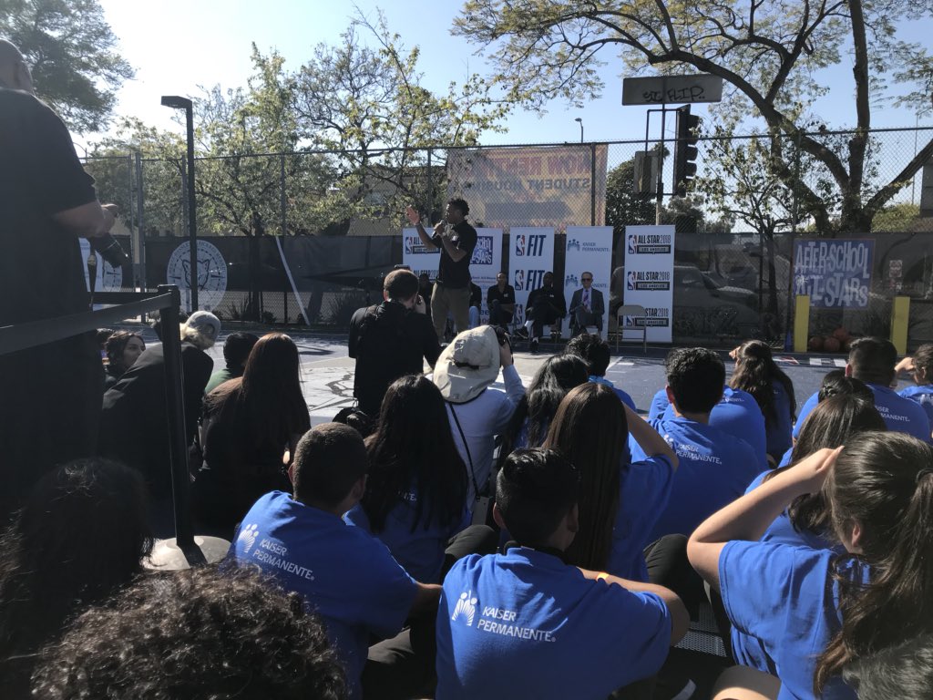 Buddy dropping knowledge and running drills at the NBA Fit celebration at Richard Merkin Middle School. 👌 https://t.co/nigx6PF858